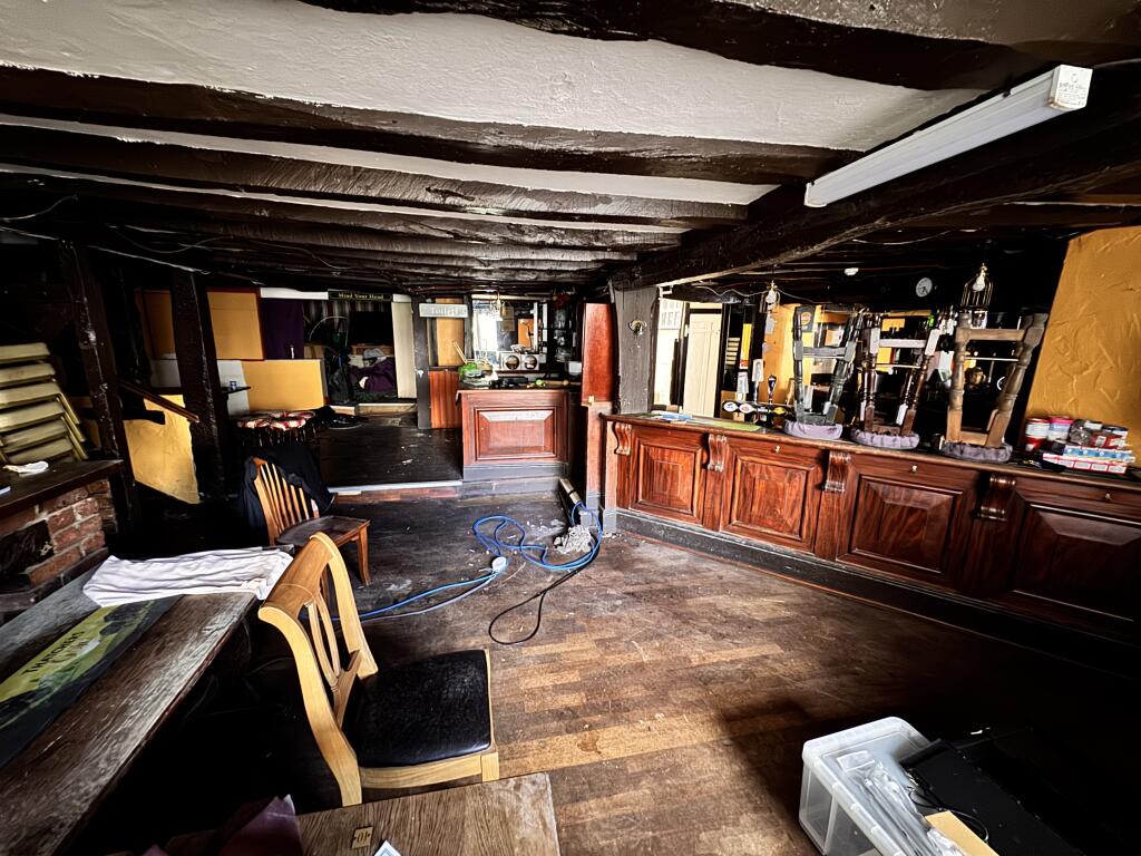 The Rose and Crown, , 22 Market Place, Chippenham, Wiltshire SN15 3HW photo 5