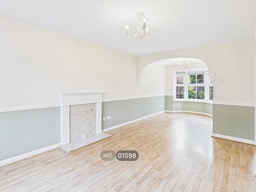 House in Hull - View 5