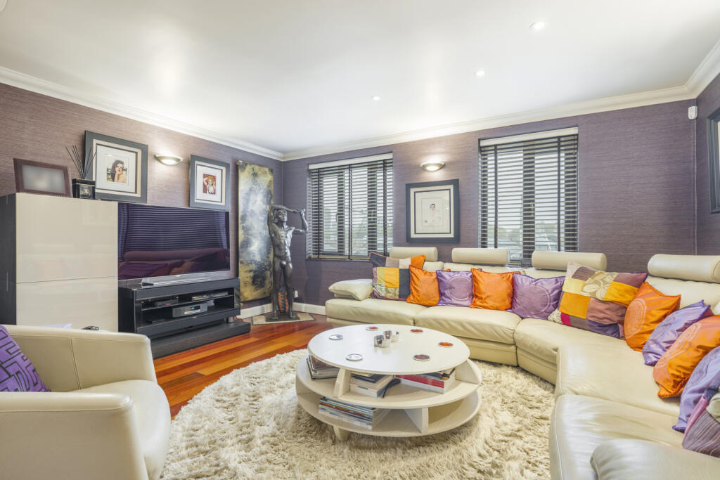 Main image of property: Discovery Walk, 
Wapping, E1W