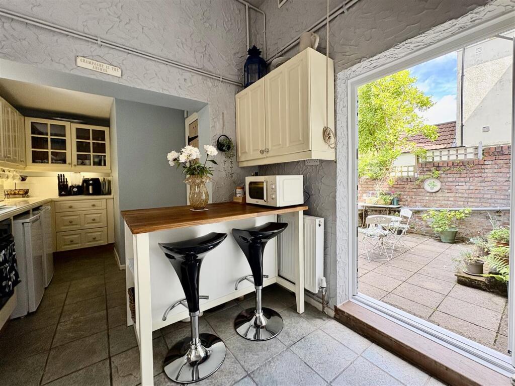 Apartment in Bristol, Henleaze - More