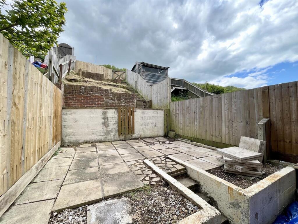 House in Lewes, Newhaven - More