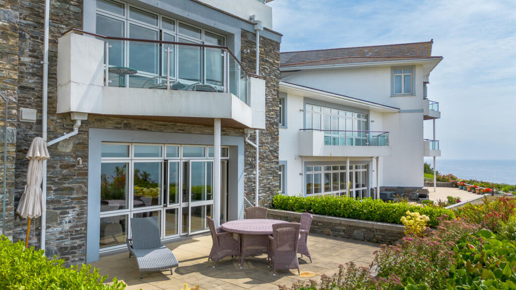 2-bed flat on Apt. 5 Majestic Apartments, King Edward Road, Onchan, IM3 2BD, £775,000