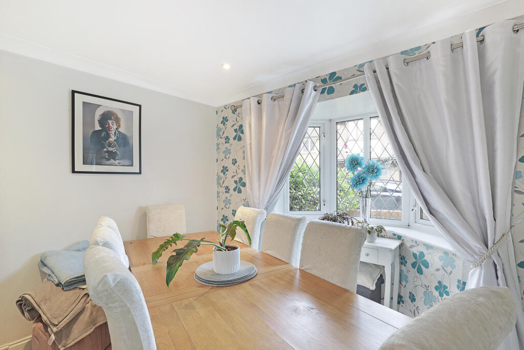 Grovewood Place, Woodford Green, Essex, IG8 photo 3
