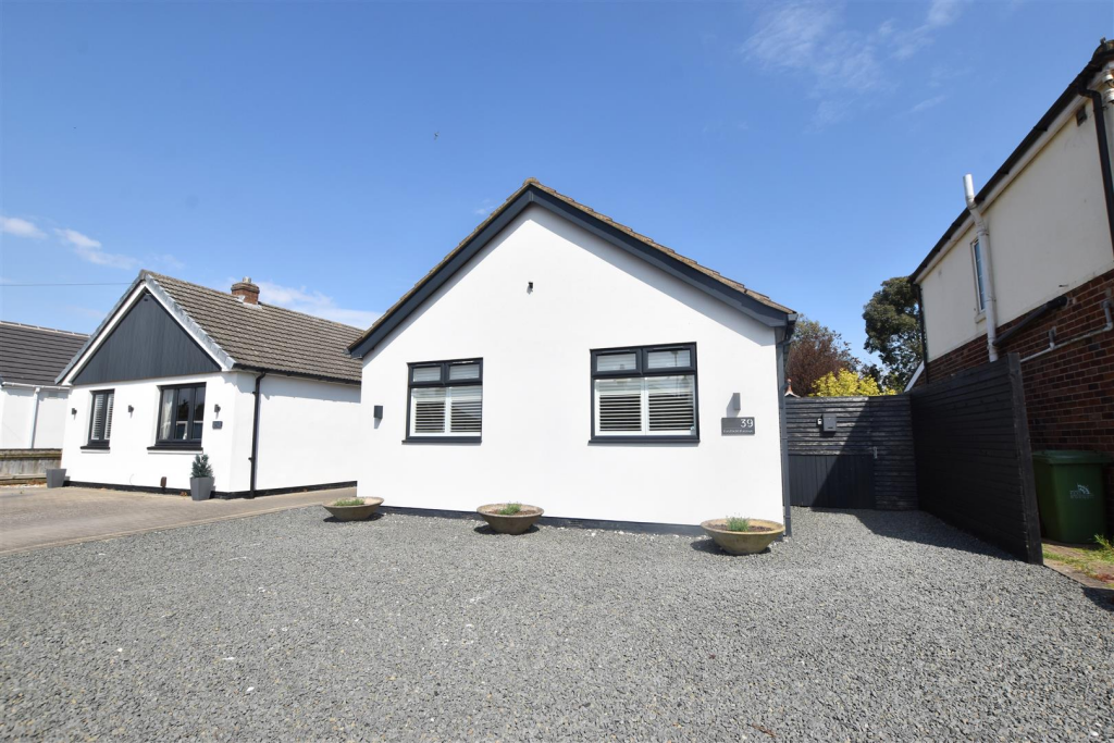 3-bed detached on Eastfield Avenue, Scartho, Grimsby, £249,950