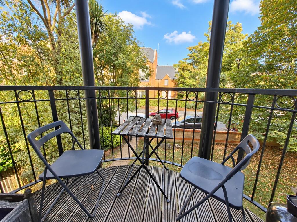 Apartment in Southampton - View 5