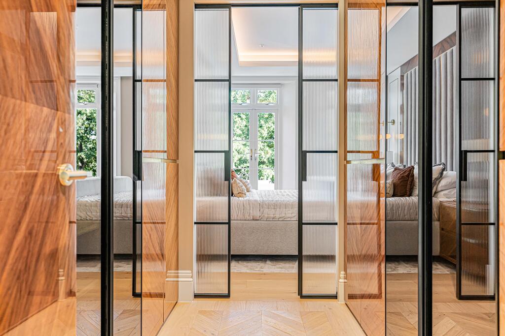House in London - View 2