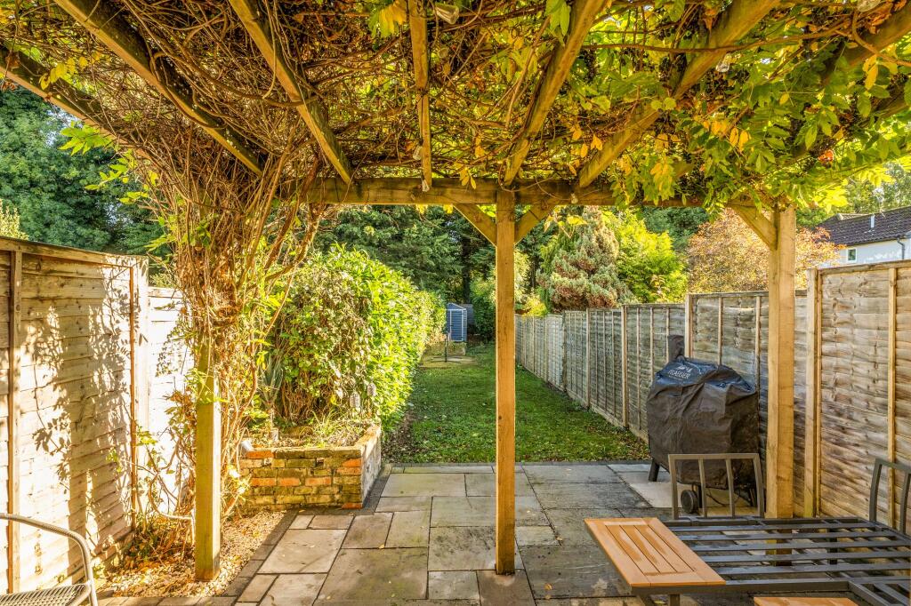 Waterside, Kings Langley, WD4 photo 4