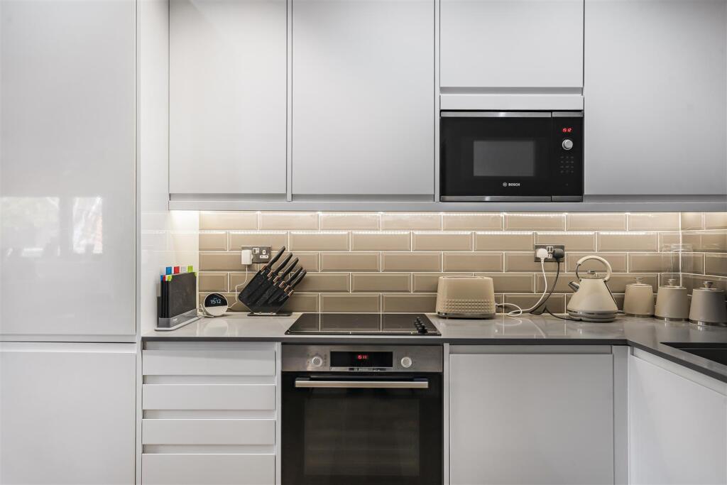 Apartment in Sutton - More