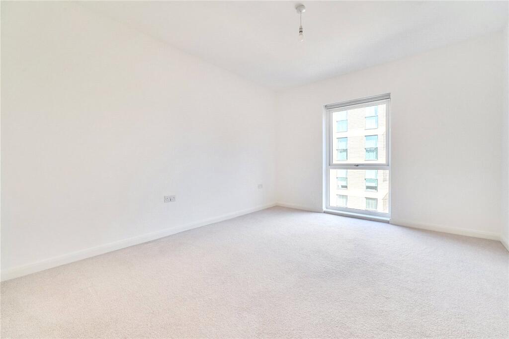 Apartment in Slough - View 5