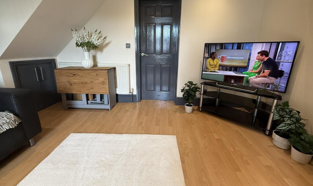 Apartment in Sheffield, Broomfield, Broomhall - View 3