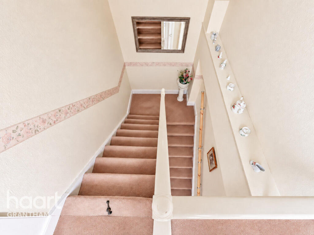 House in South Kesteven, Grantham - More