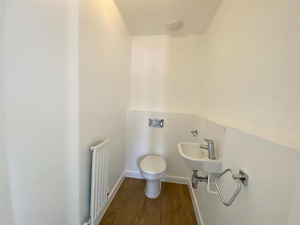 House in Basildon, Queens Park, Billericay - More