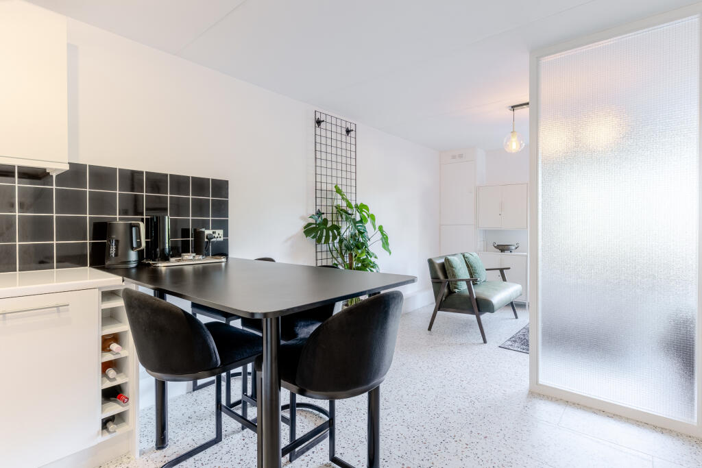 Apartment in Bristol - View 2