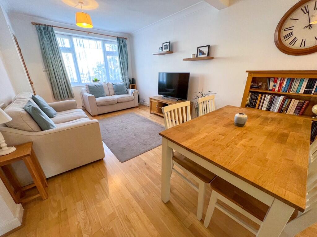 First Avenue, West Molesey, Surrey, KT8 photo 4