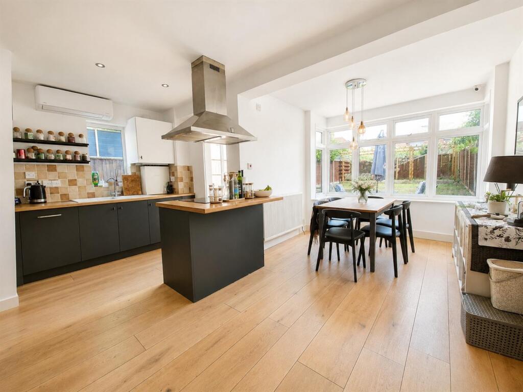 Deacon Avenue, Kempston, Bedford photo 3