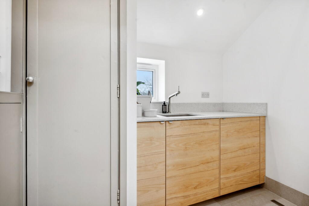 House in Plymouth - View 4