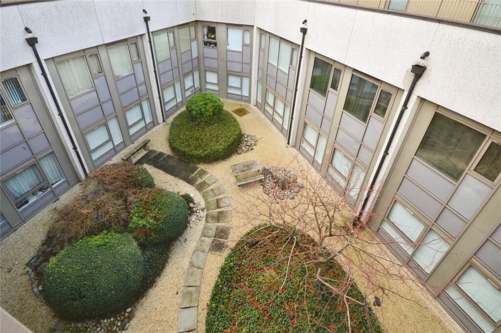 Tryon Apartments, Balfour Road, Hounslow, TW3 photo 2