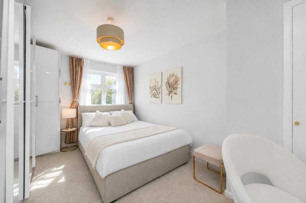 House in London - View 2