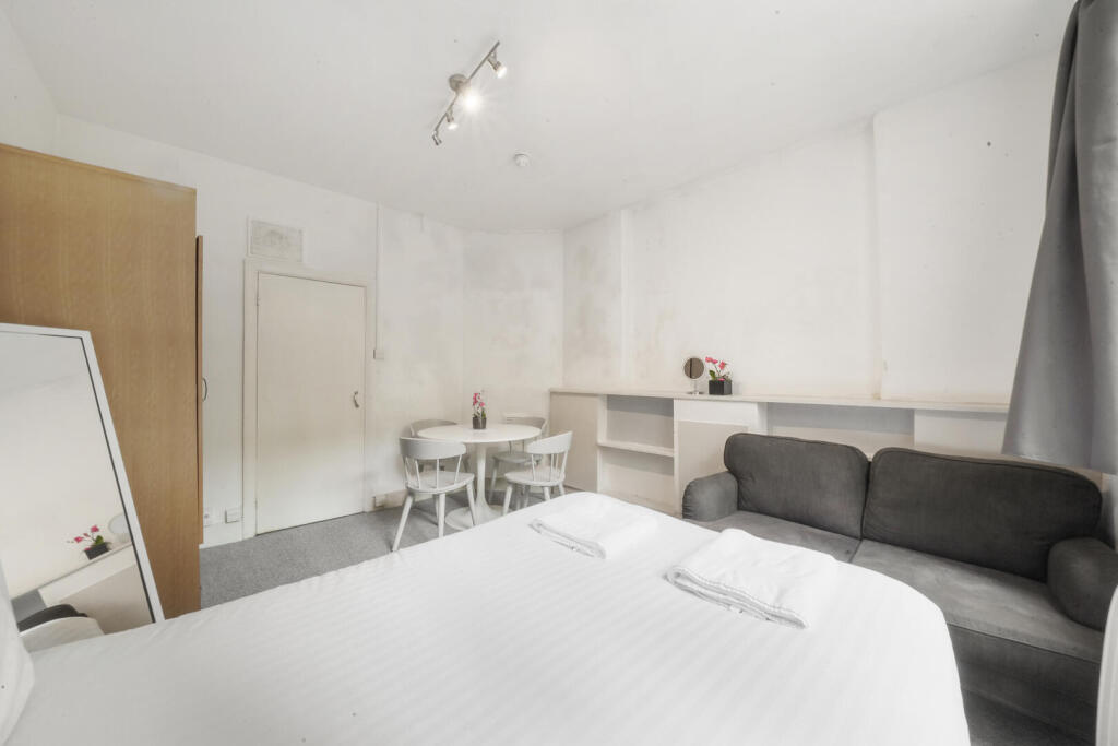 Studio flat for rent