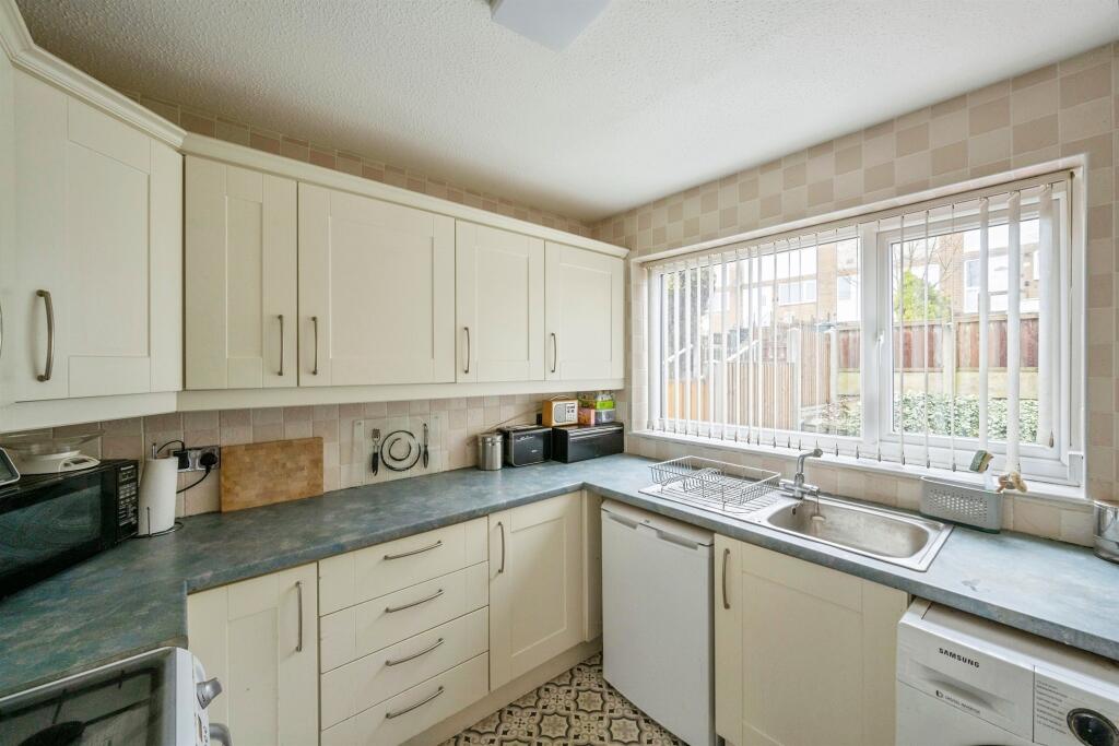 Strauss Crescent, Maltby, Rotherham photo 3