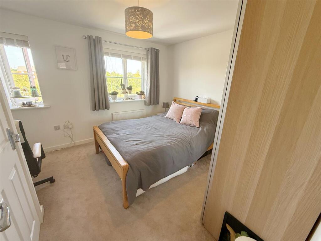 Barclay Close, Wellesbourne - More