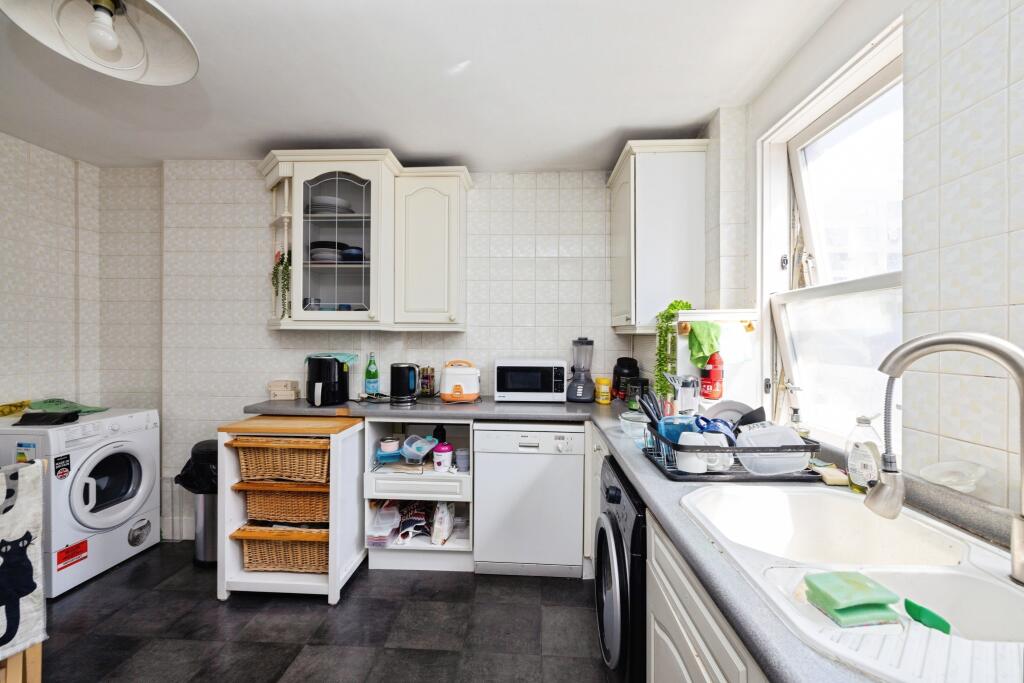 Pitsea Street, London, E1 - More
