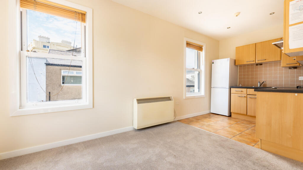 Apt. 10 Harris View Apartments, Mona Terrace, Douglas, IM1 3NA photo 4