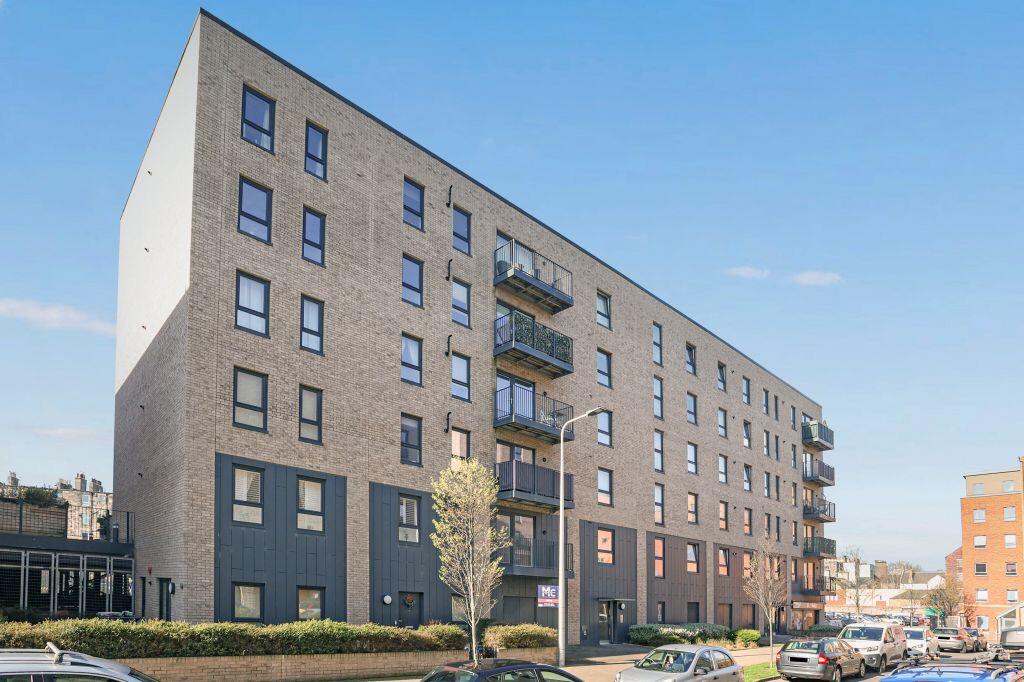 Main image of property: 4/2 Ropemaker Street, Edinburgh, EH6 7AN