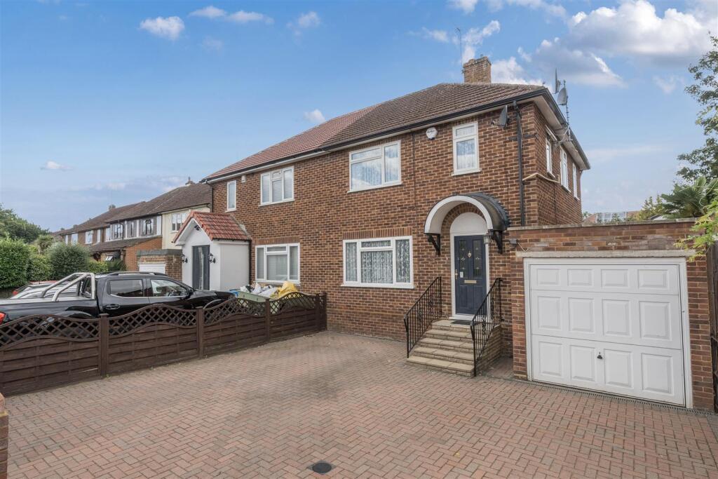 3-bed semi-detached on Blackamoor Lane, Maidenhead, SL6, £575,000