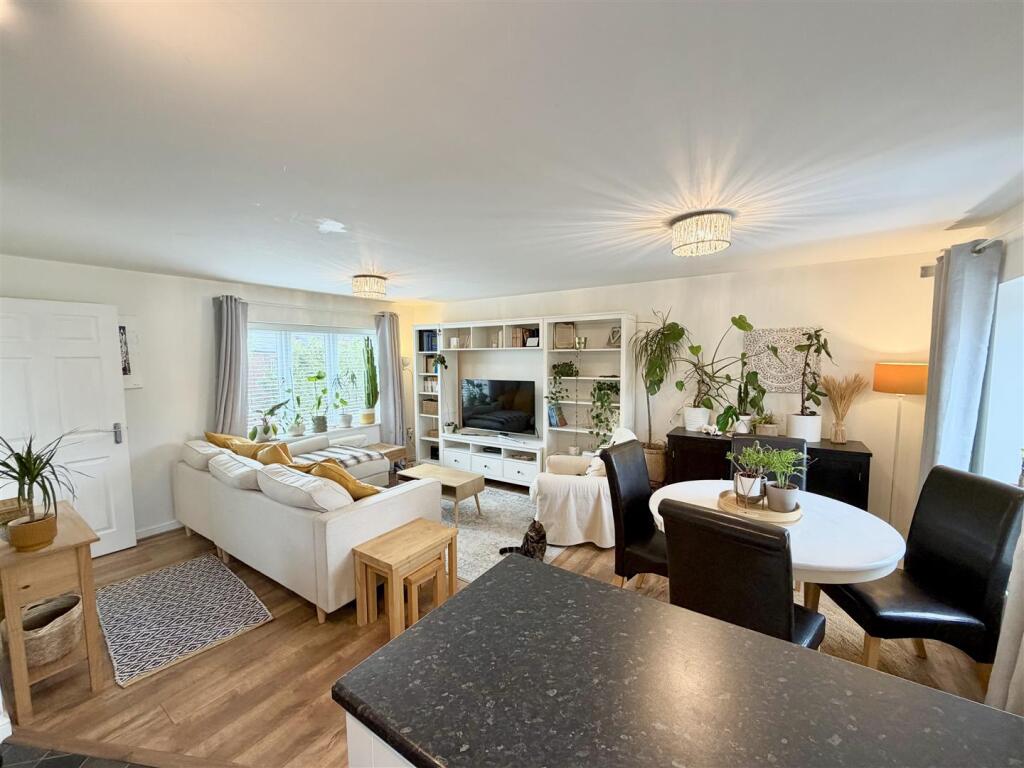 House in Trafford, Greater Manchester - More