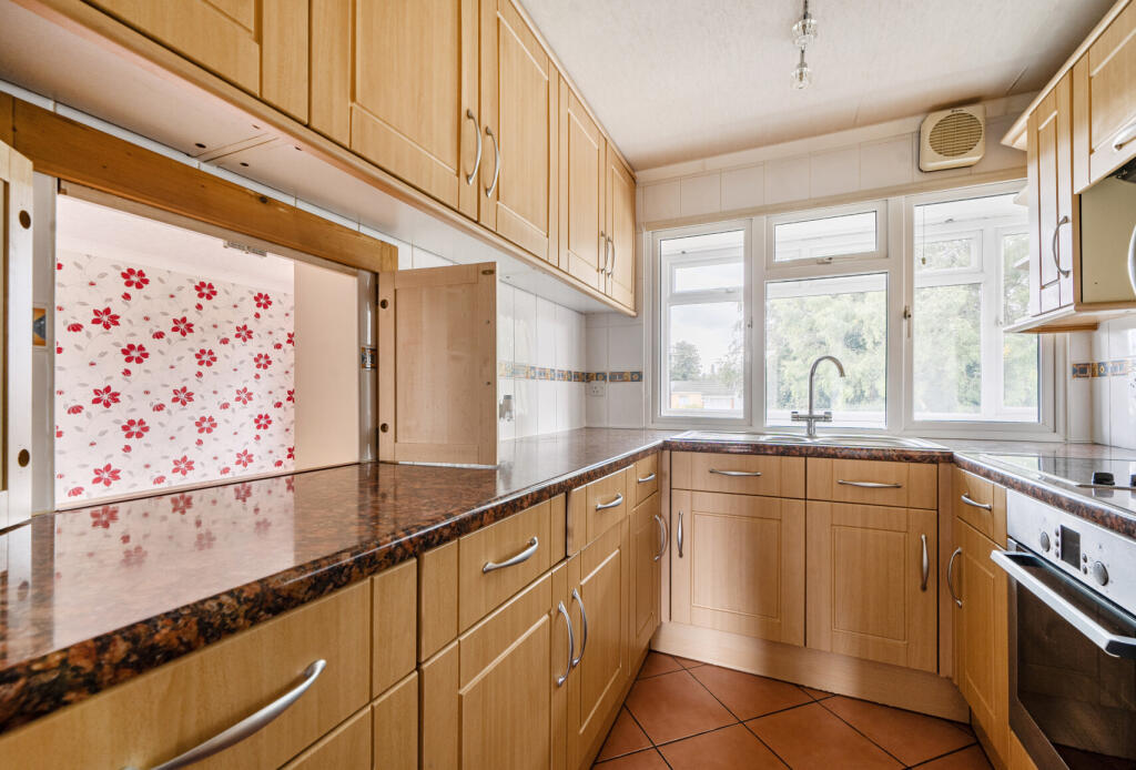 Apartment in Hambrook, Winterbourne - View 3