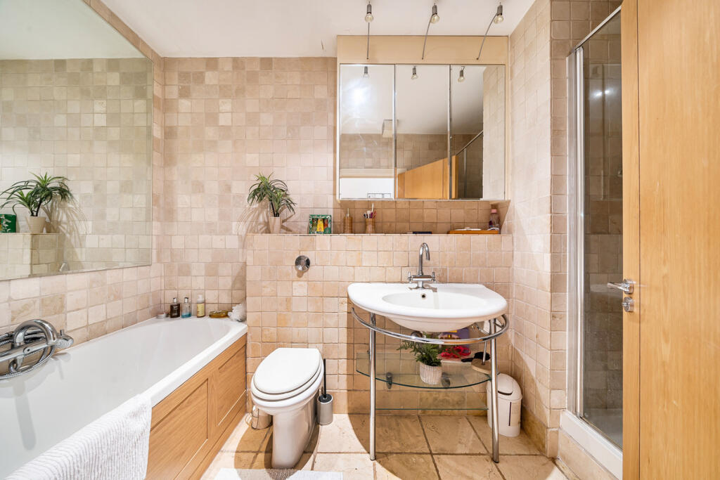 Apartment in London - More