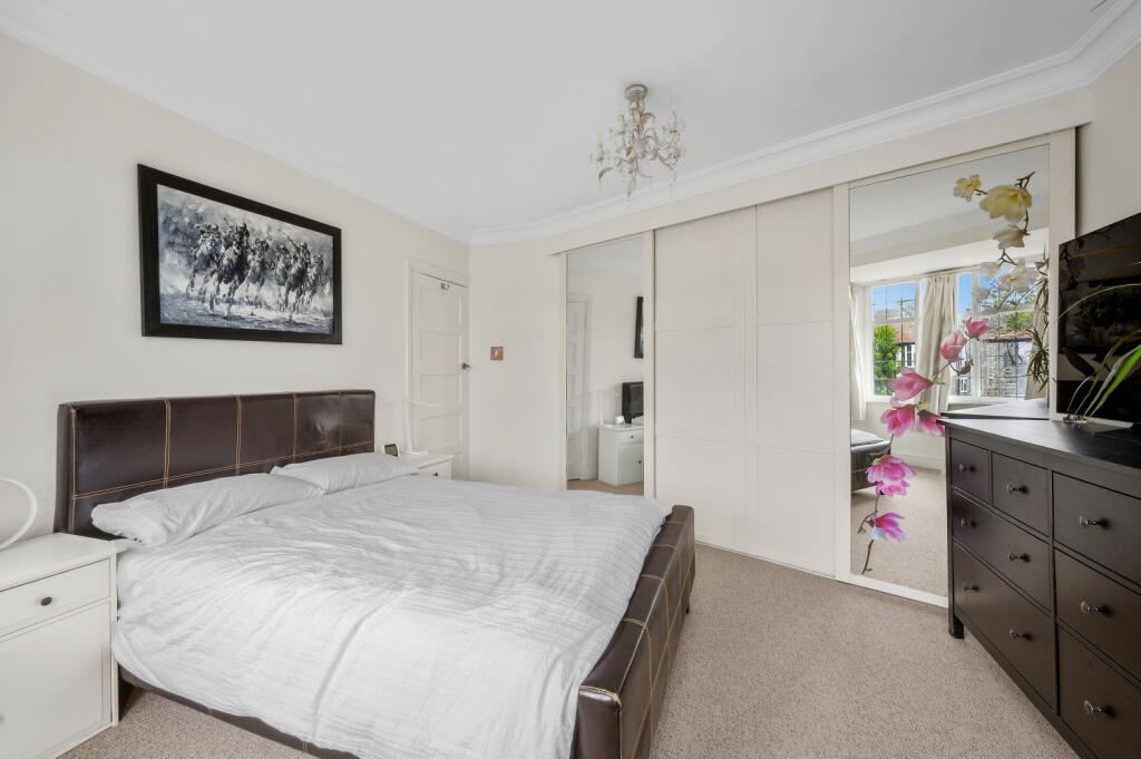 Apartment in London - View 5
