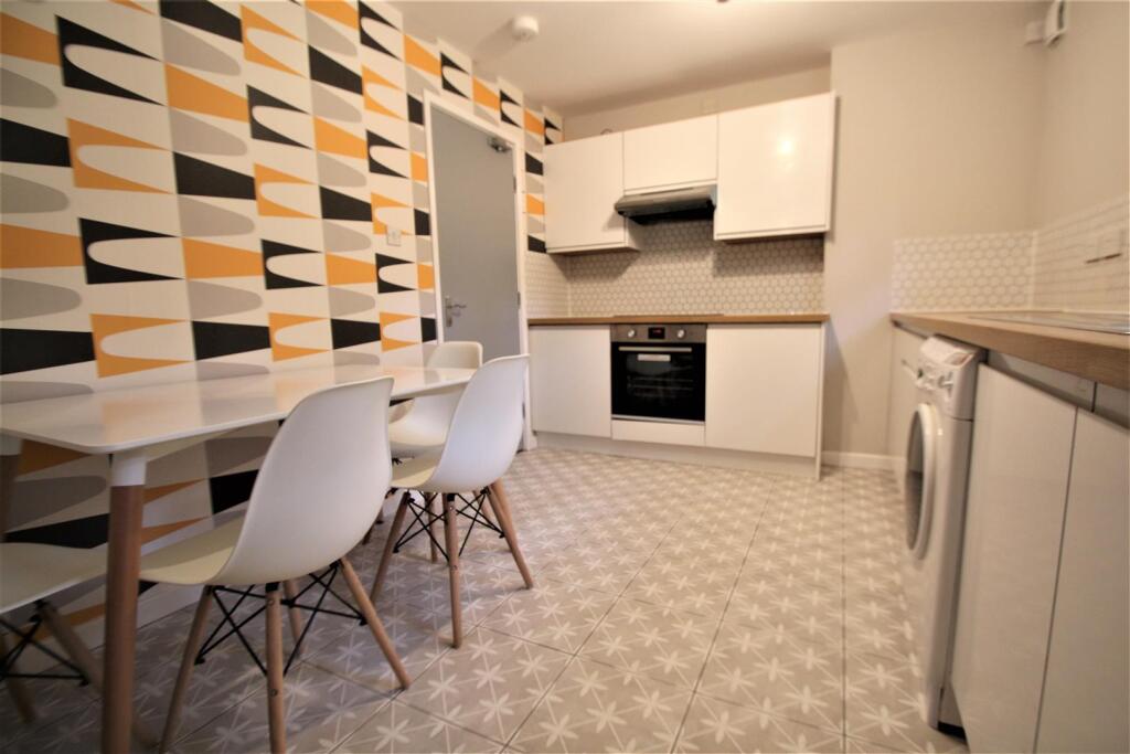 Apartment in Leeds - View 3