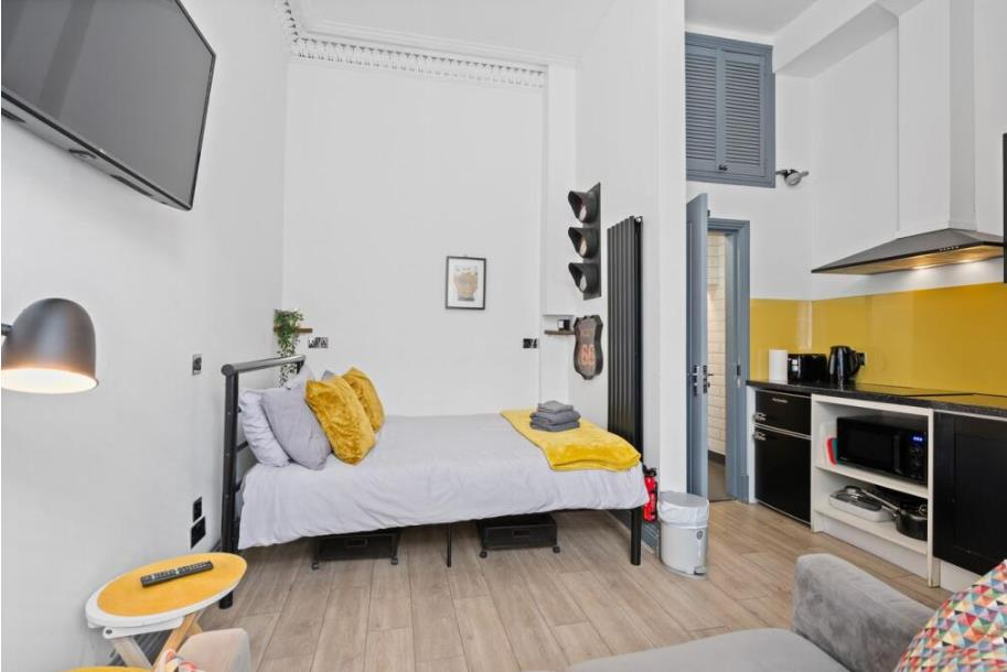 Main image of property: Queens Square, London