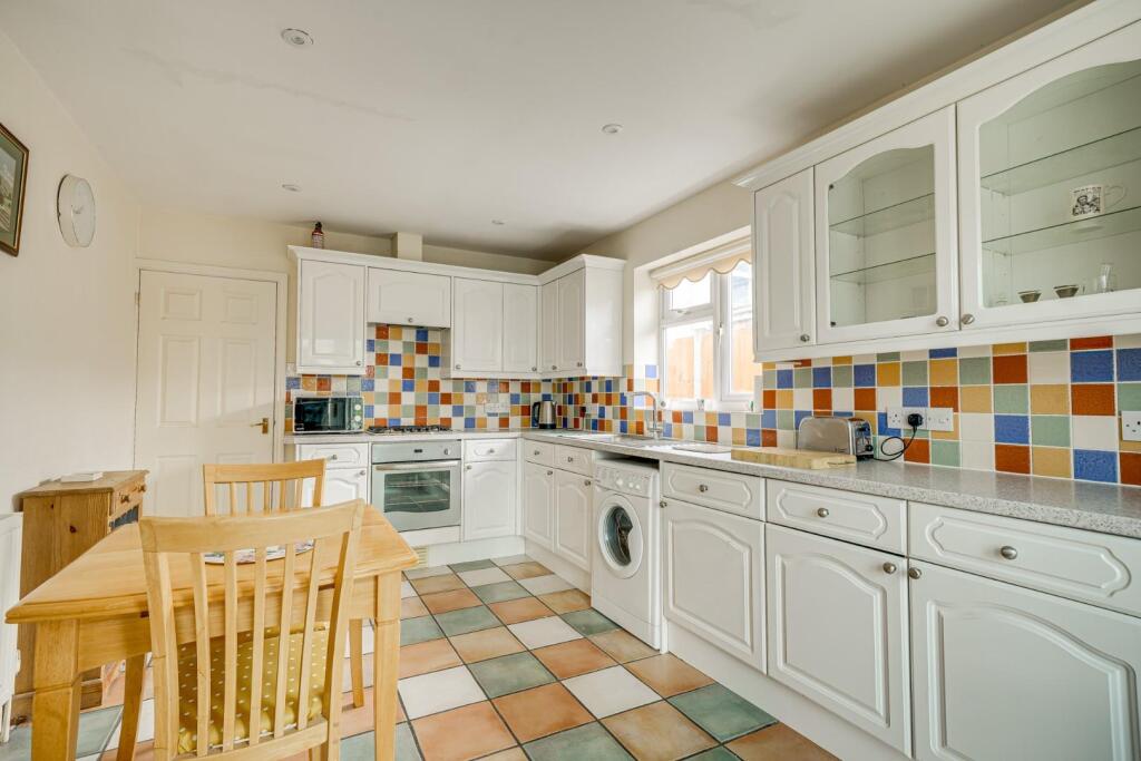 House in Luton - View 3