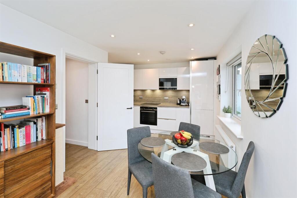 Apartment in Sevenoaks, Dunton Green - More