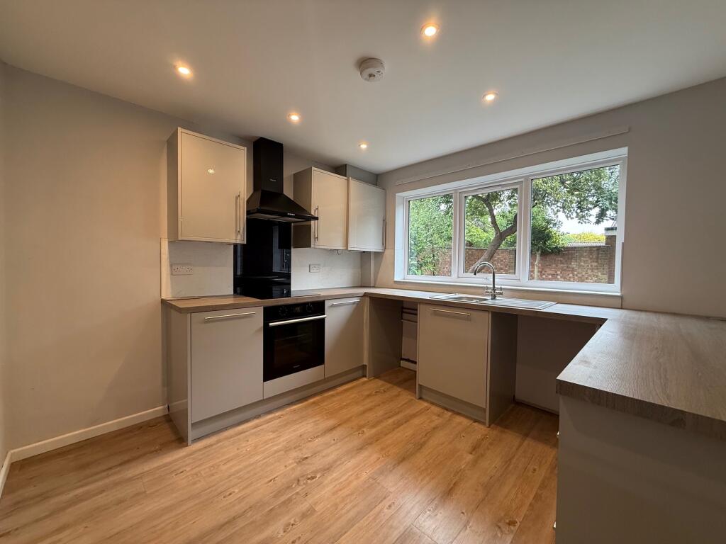 House in Worcester - View 4