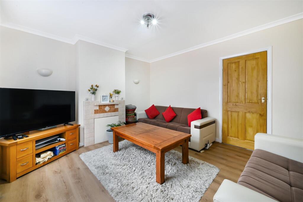 House in London, Merton - View 2