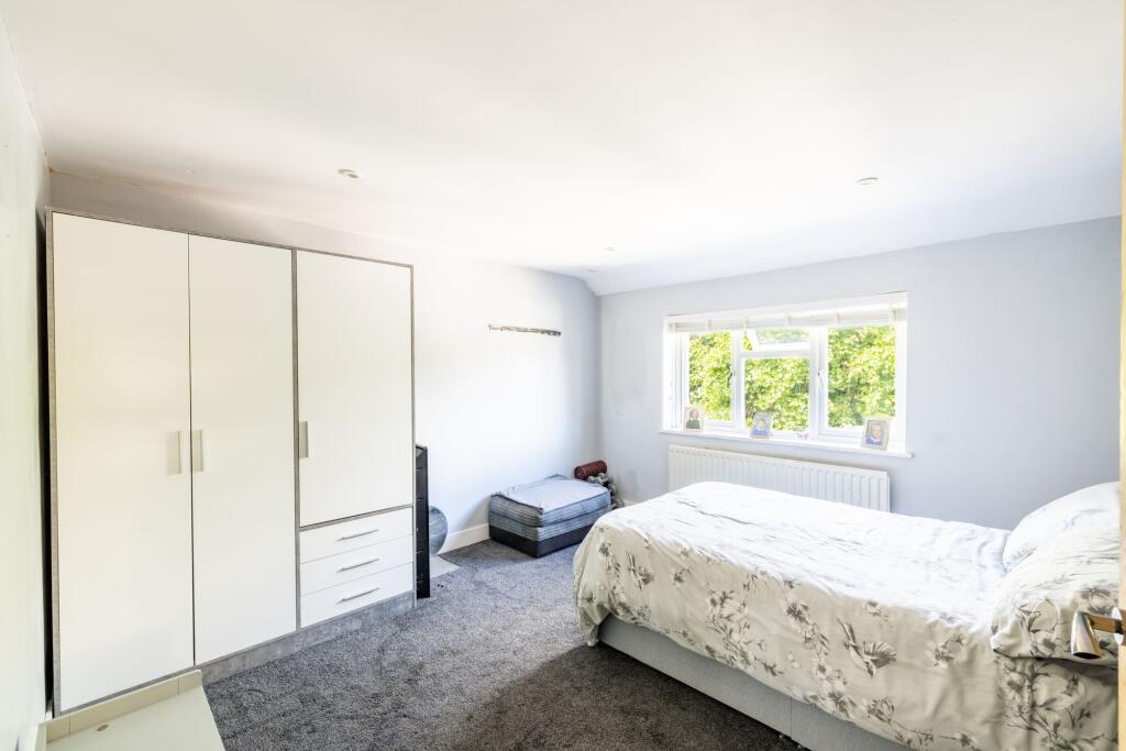 House in Crawley, Worth - More