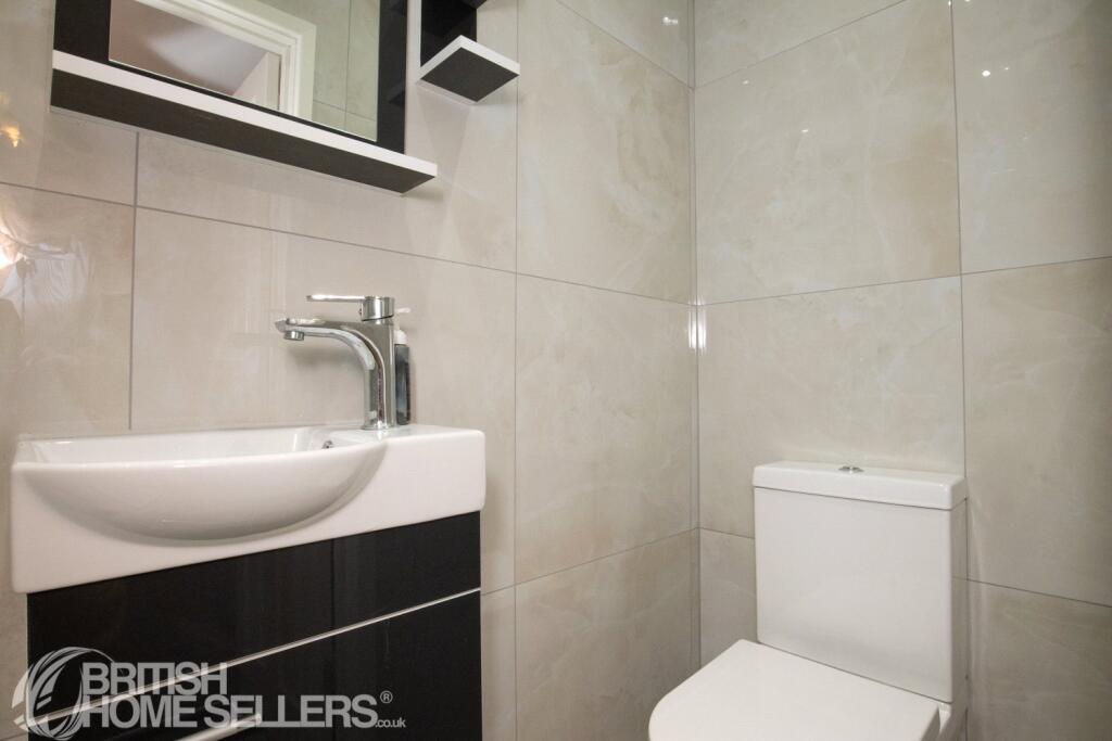 House in London, Southbury - View 5