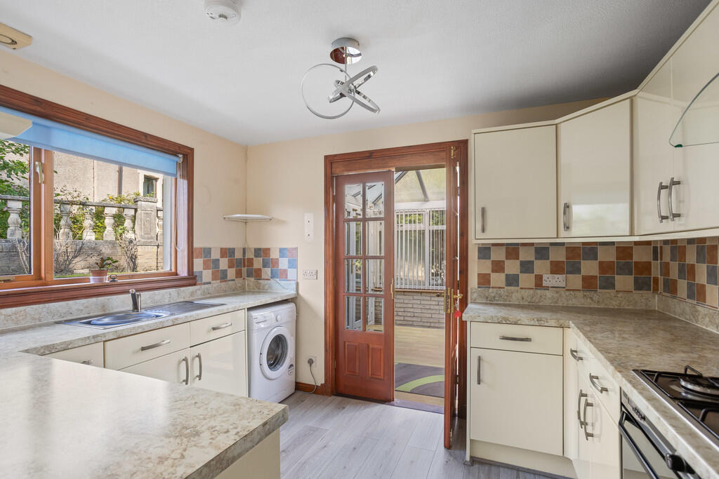 House in Edinburgh, West Lothian - More