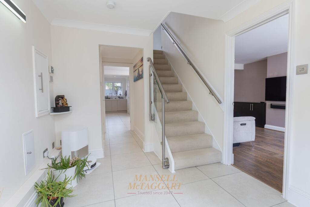 Medway Road, Crawley, RH11 - View 6