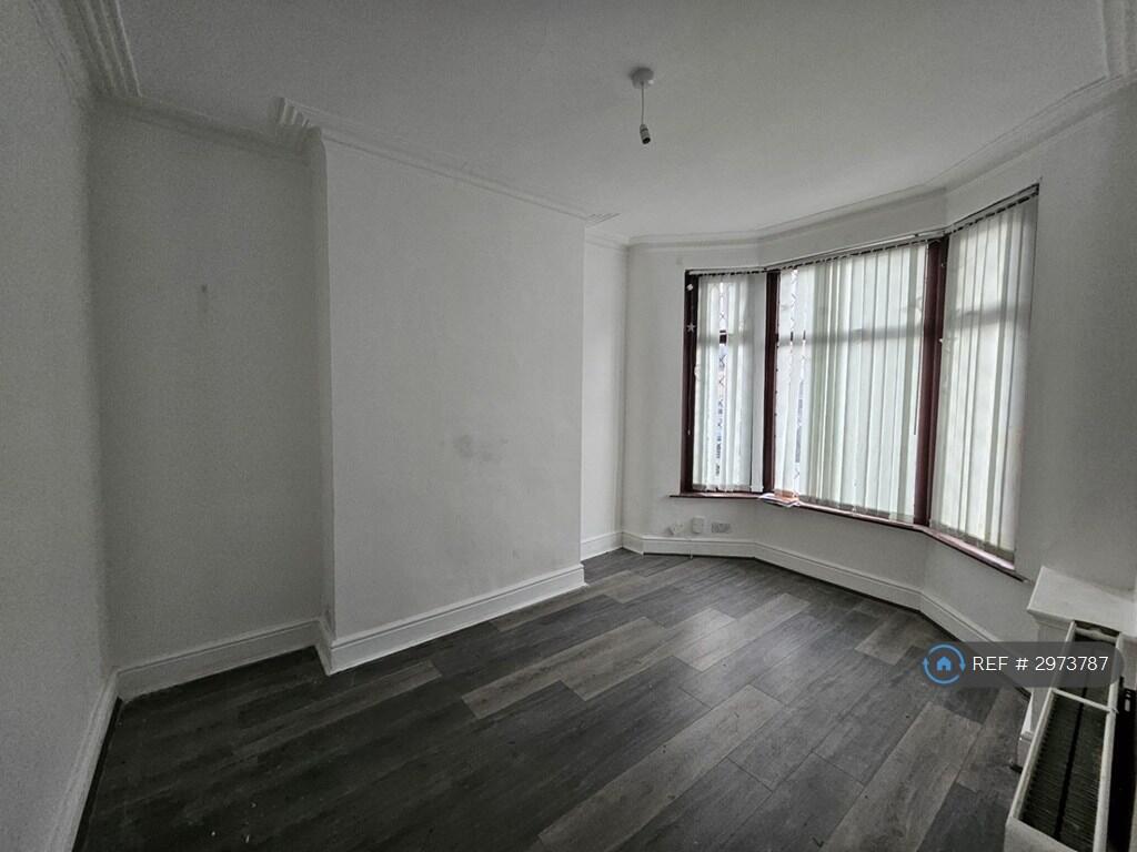 Main image of property: Chinley Avenue, Manchester, M40
