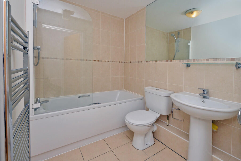 Camberley , Surrey photo 4