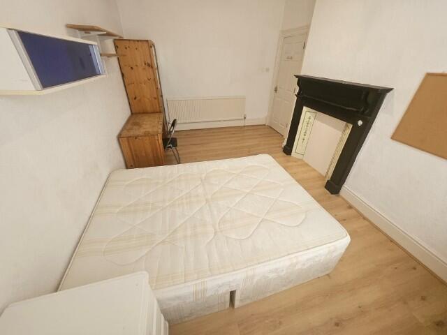 8 bedroom terraced house for rent