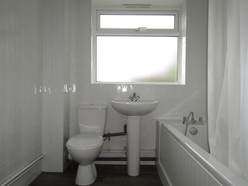Apartment in Southend-on-Sea - More