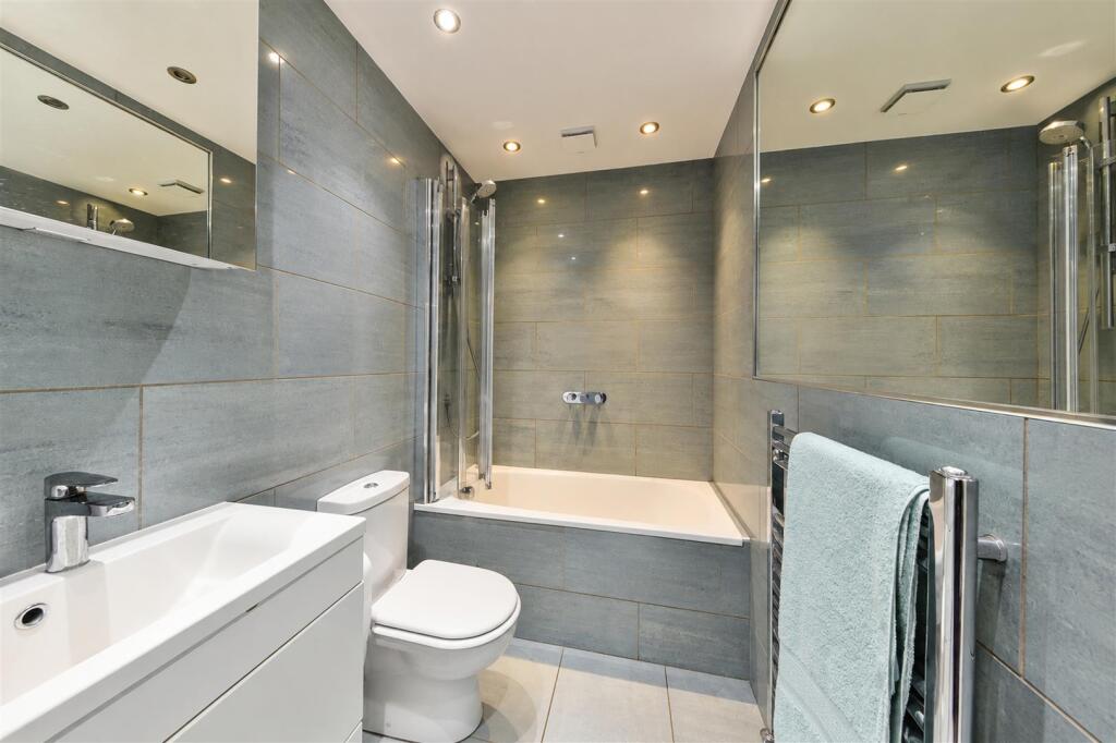 Apartment in London - View 5