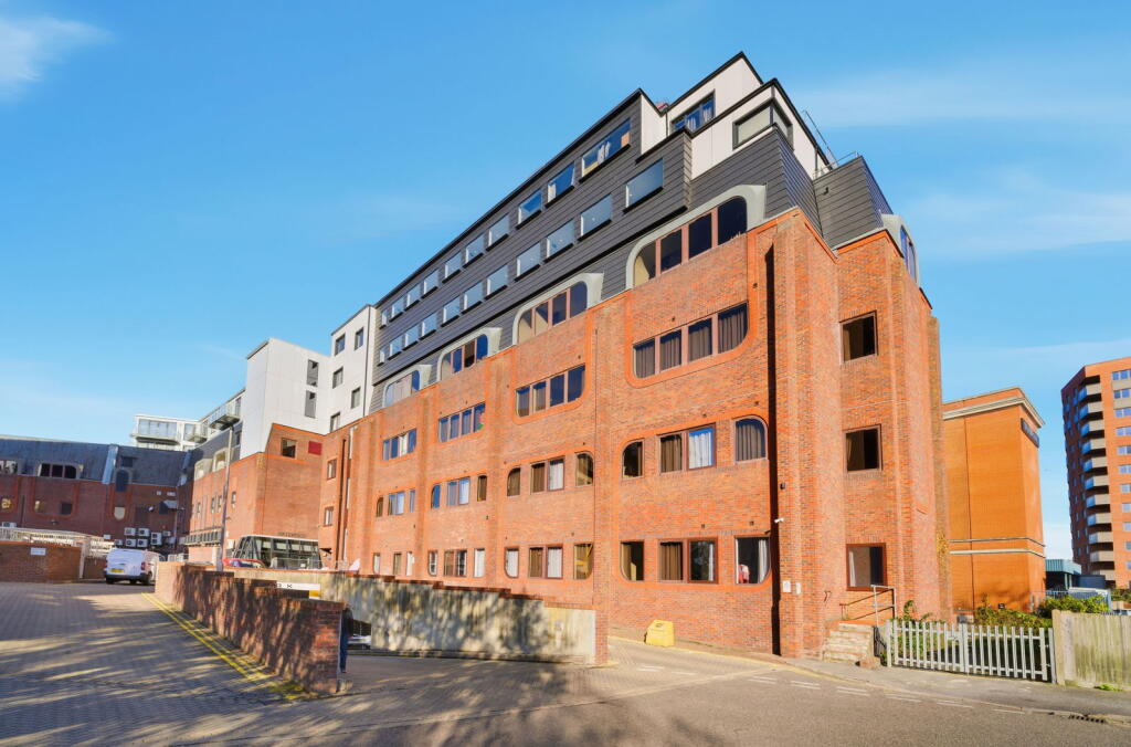 Main image of property: Waterside, Staines-upon-Thames, TW18