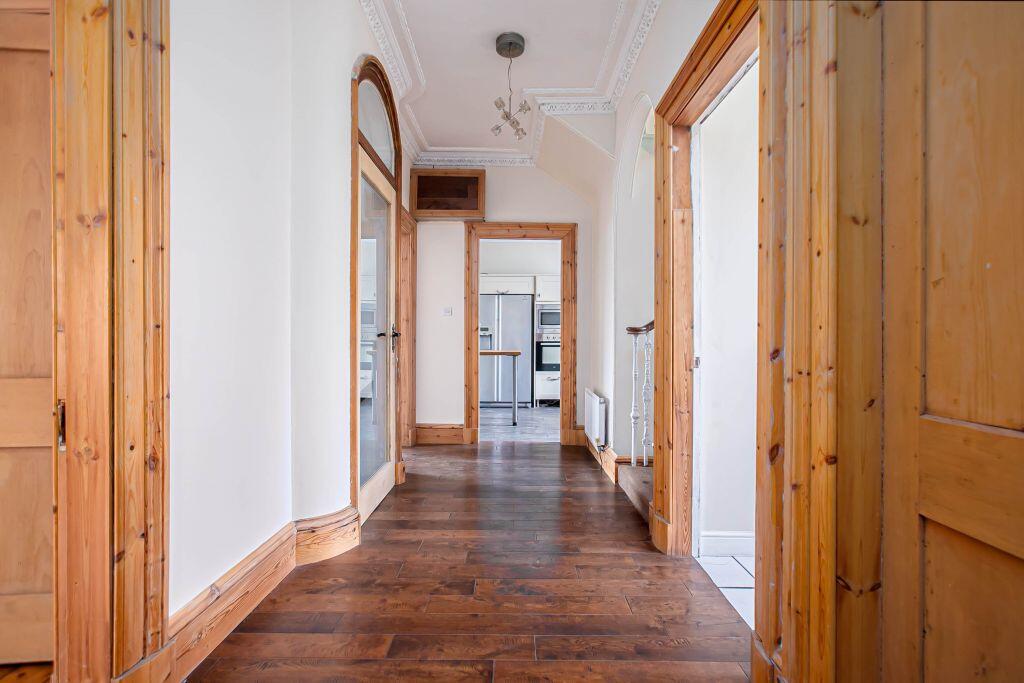 Apartment in Kirkcaldy, Central Dunfermline - View 4